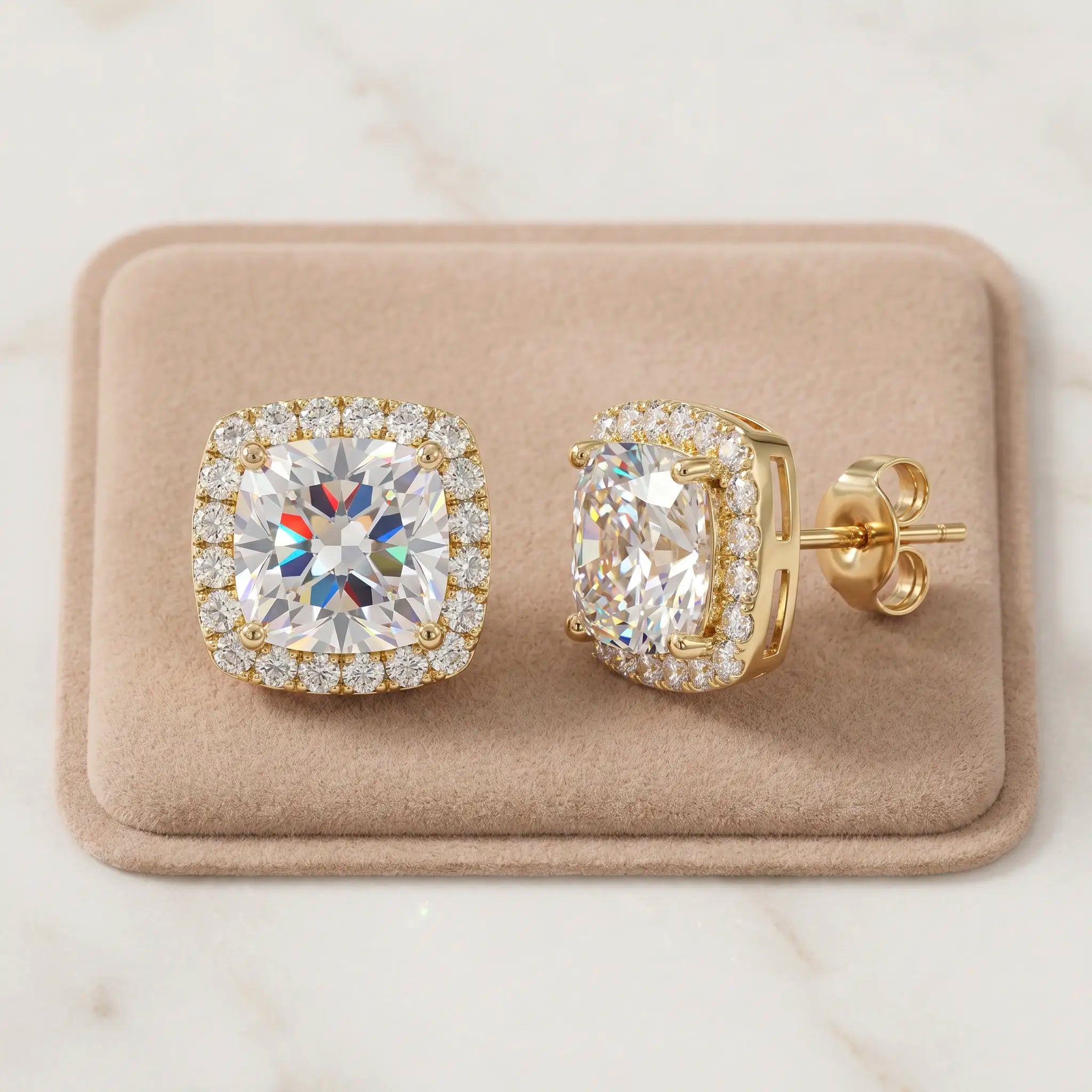 ✨ 18K Gold Cushion Moissanite
