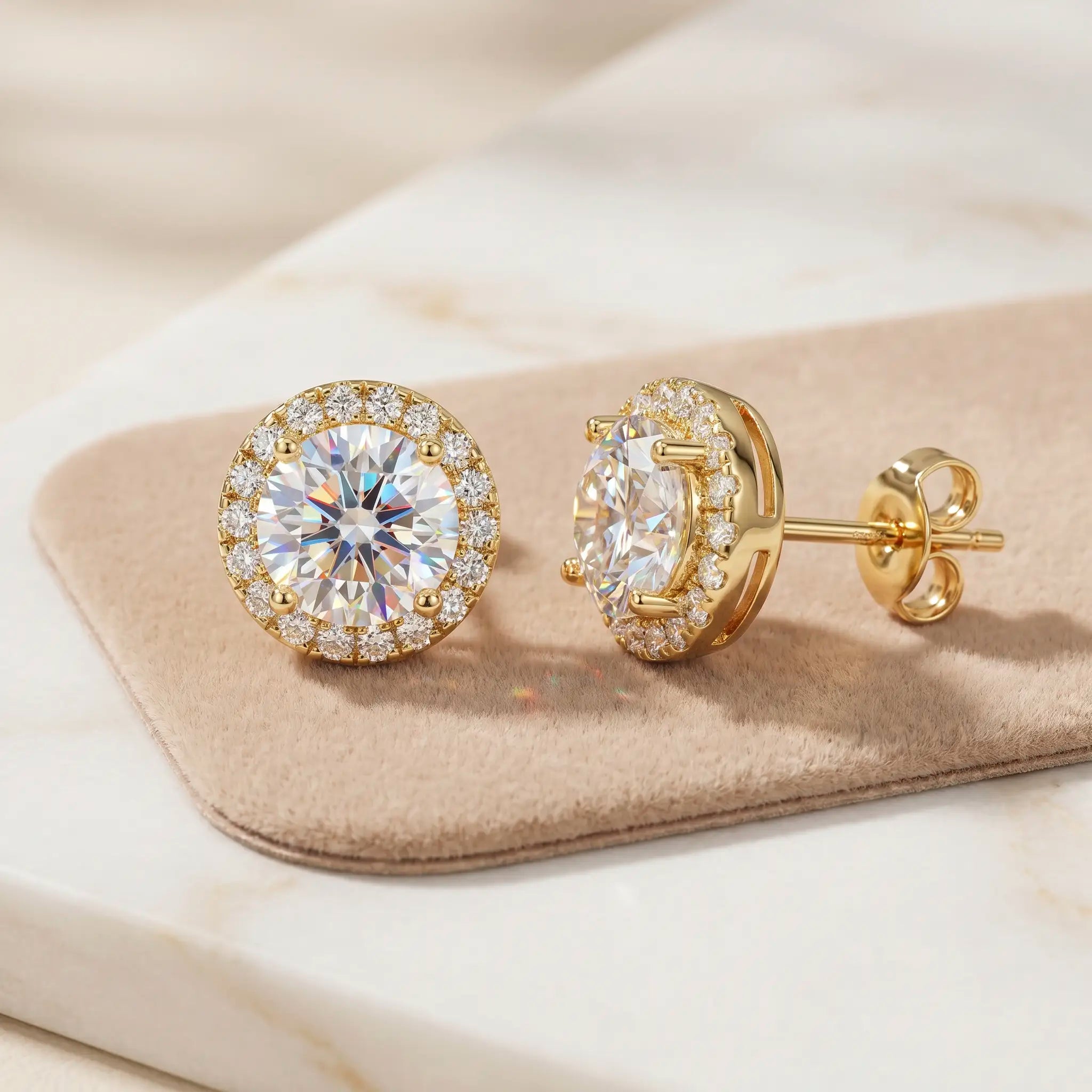 ✨ 18K Gold Round Moissanite