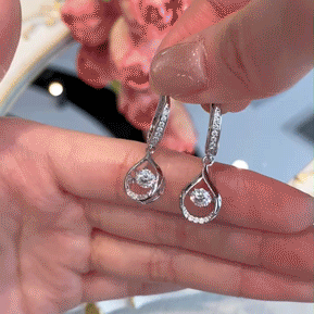 [Last five minutes] 1-Carat "Dancing" Moissanite Earrings – The Pure S925 Comfort & Sparkle You Deserve💎